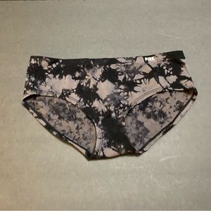 NWT PINK Victoria Secret Hipster - Size Medium